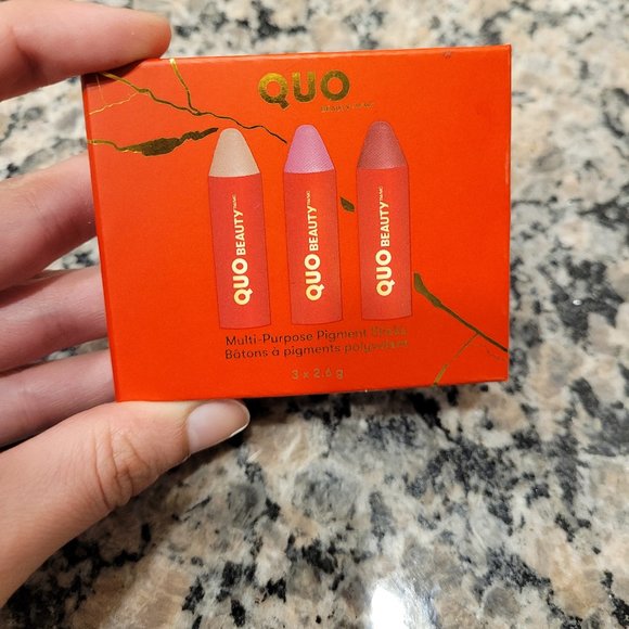 Quo Beauty LIMITED EDITION Lunar NY Multi-Purpose Pigment Stick - Picture 2 of 5